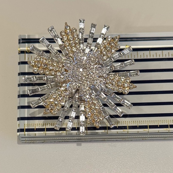 Jewelry - Elegant Gold and Silver crystal Brooch